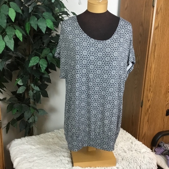 Lane Bryant 14/16  blue  and white geometric patterned short sleeve blou… - Picture 1 of 16